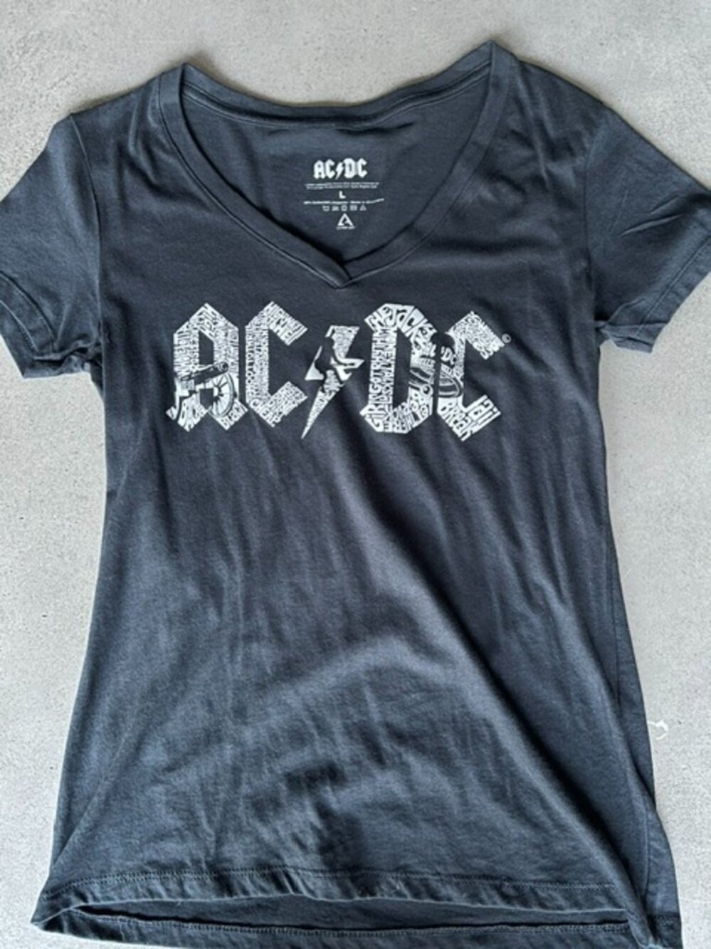 AC/DC Black V-Neck Graphic Band T-Shirt Women’s Rock Tee- Size L